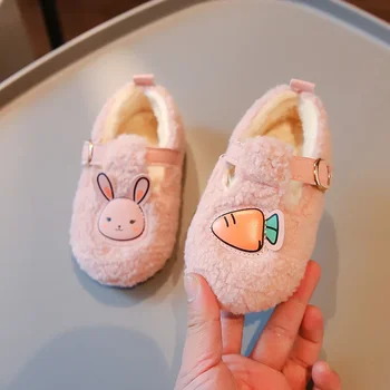 Плюшевая обувь для девочек, верхняя одежда, новинка зимы 2023 года, корейский стиль с мультяшным кроликом и морковкой, милая детская принцесса на плоской подошве